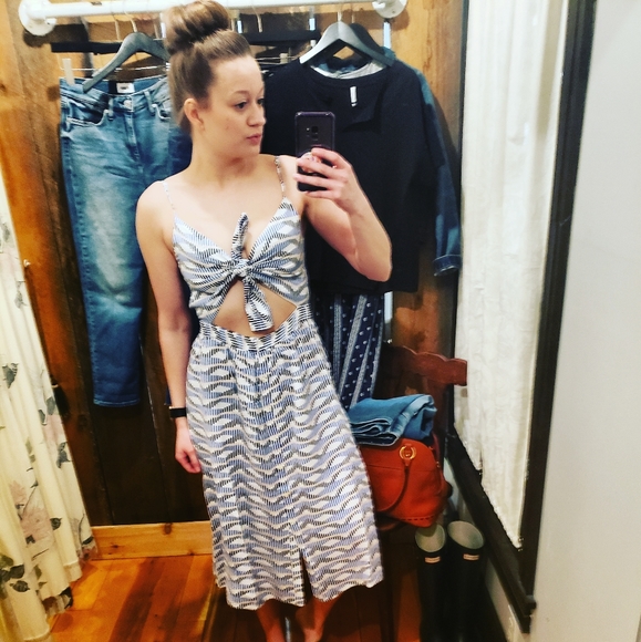 Meet your posher, Emmalee - Picture 3 of 4